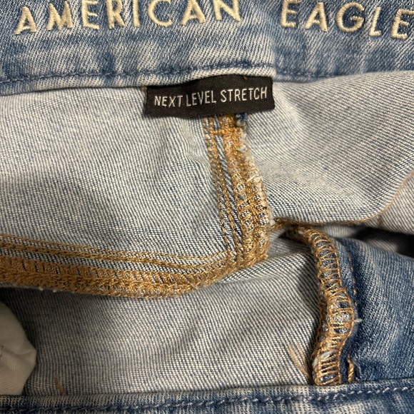 Cute AEO Distressed Jeans | High Rise | Light Wash | Size 16 - Picture 3 of 4